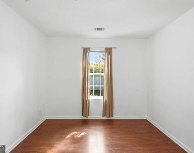 575 Chandon Way - Photo Thumbnail 11