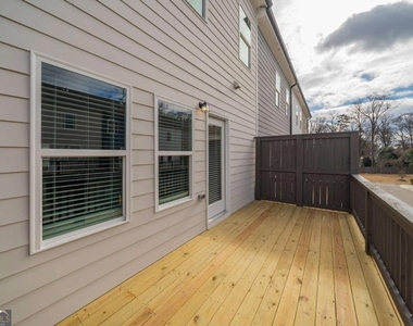 3761 Oxford Circle - Photo Thumbnail 21