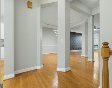 319 Creekbank Way Se - Photo Thumbnail 10