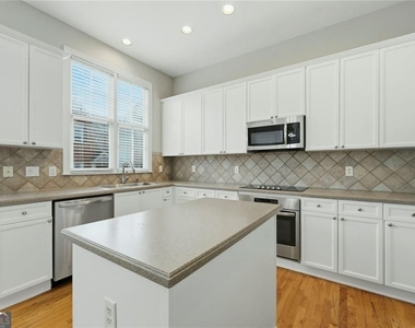 319 Creekbank Way Se - Photo Thumbnail 3