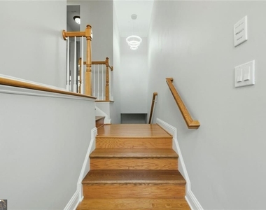 319 Creekbank Way Se - Photo Thumbnail 2