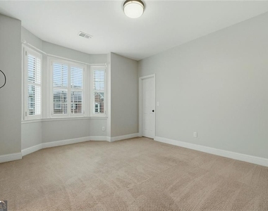 319 Creekbank Way Se - Photo Thumbnail 17