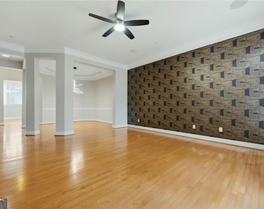 319 Creekbank Way Se - Photo Thumbnail 13