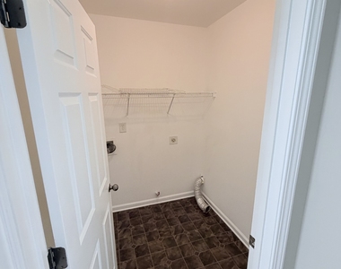 3816 Landing Terrace - Photo Thumbnail 11