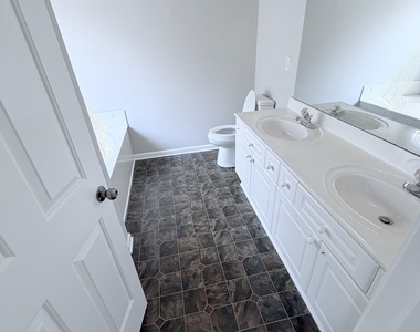 3816 Landing Terrace - Photo Thumbnail 15