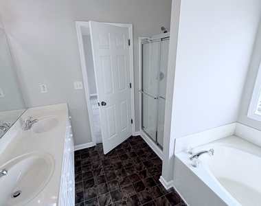 3816 Landing Terrace - Photo Thumbnail 14