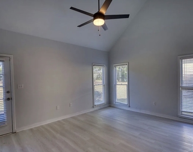 2111 Highland Club Drive Se - Photo Thumbnail 11