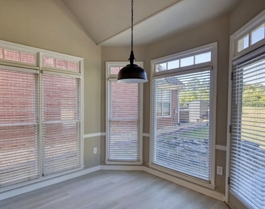 2111 Highland Club Drive Se - Photo Thumbnail 6