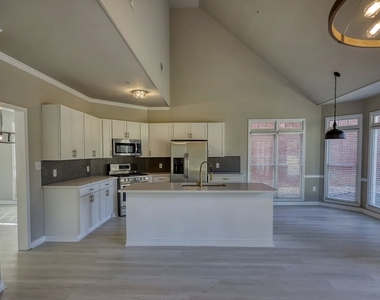 2111 Highland Club Drive Se - Photo Thumbnail 8