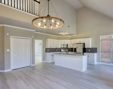2111 Highland Club Drive Se - Photo Thumbnail 10