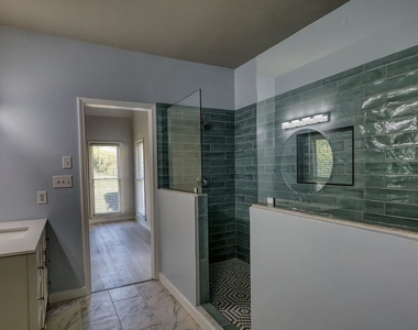 2111 Highland Club Drive Se - Photo Thumbnail 15
