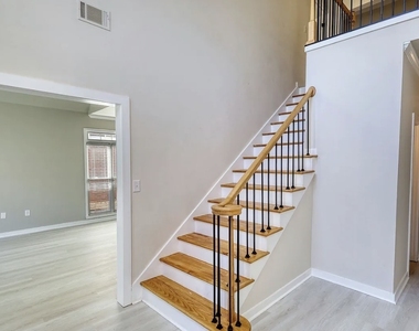 2111 Highland Club Drive Se - Photo Thumbnail 2