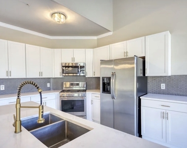 2111 Highland Club Drive Se - Photo Thumbnail 5