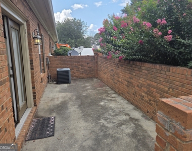 891 Park Place Ne - Photo Thumbnail 1