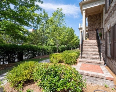 1034 East Paces Chas Ne - Photo Thumbnail 2