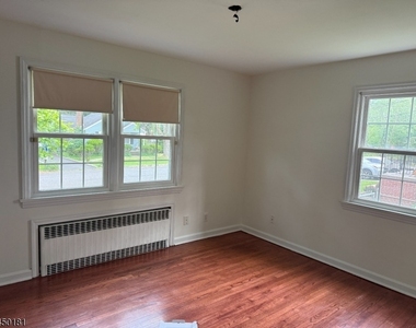 18 Carrol St - Photo Thumbnail 4