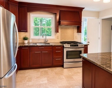 18 Carrol St - Photo Thumbnail 3