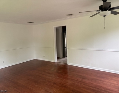 18 Carrol St - Photo Thumbnail 2