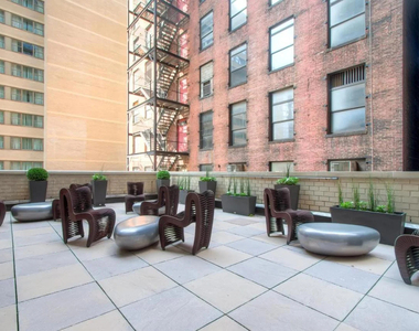 West 48th Street - Photo Thumbnail 14