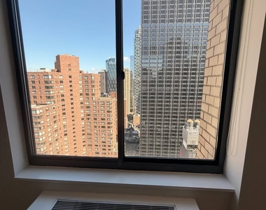 West 48th Street - Photo Thumbnail 3