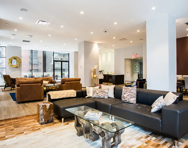 West 48th Street - Photo Thumbnail 8