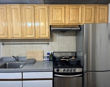 31 East 30th Street - Photo Thumbnail 3