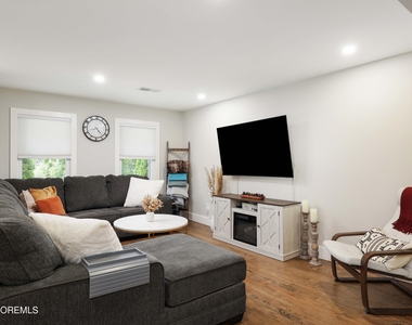 17 Clinton Street - Photo Thumbnail 3