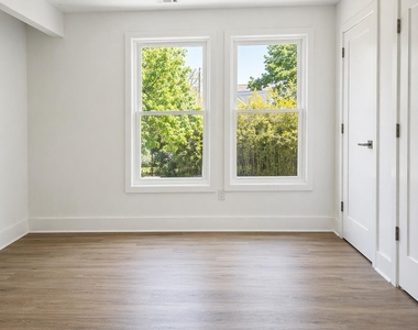 506 Bath Avenue - Photo Thumbnail 5