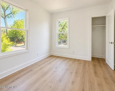 506 Bath Avenue - Photo Thumbnail 6