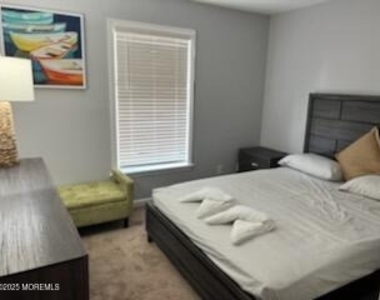 906 16th Avenue - Photo Thumbnail 4
