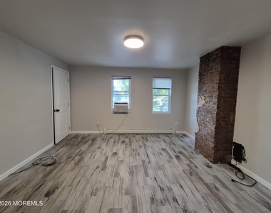 1022 Sewall Avenue - Photo Thumbnail 7