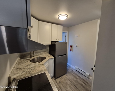 1022 Sewall Avenue - Photo Thumbnail 5
