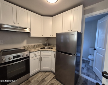 1022 Sewall Avenue - Photo Thumbnail 8