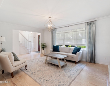 1204 Holly Place - Photo Thumbnail 7