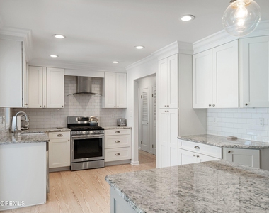 1204 Holly Place - Photo Thumbnail 11