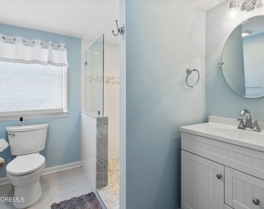 1204 Holly Place - Photo Thumbnail 15