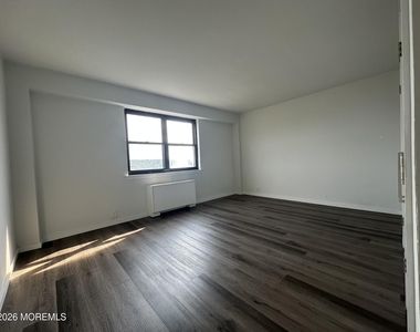 10 Ocean Boulevard - Photo Thumbnail 13