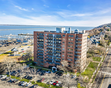 10 Ocean Boulevard - Photo Thumbnail 1