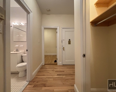 East 89 Street - Photo Thumbnail 5