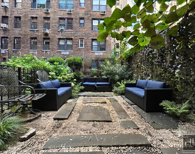 East 89 Street - Photo Thumbnail 1