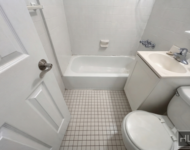 East 89 Street - Photo Thumbnail 6