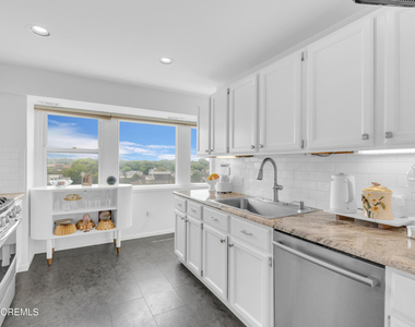 525 Ocean Boulevard - Photo Thumbnail 2