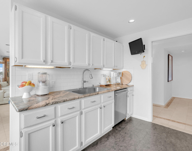 525 Ocean Boulevard - Photo Thumbnail 3