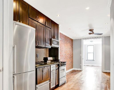 West 52 Street - Photo Thumbnail 1