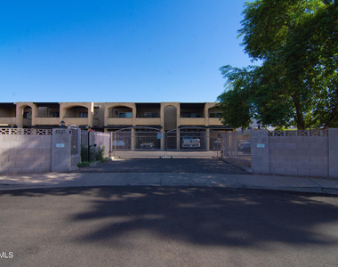 4221 E Almeria Road - Photo Thumbnail 19