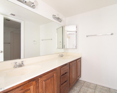 4221 E Almeria Road - Photo Thumbnail 10