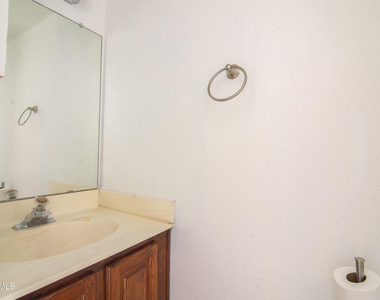 4221 E Almeria Road - Photo Thumbnail 11