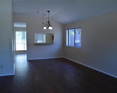 216 E Denton Drive - Photo Thumbnail 2