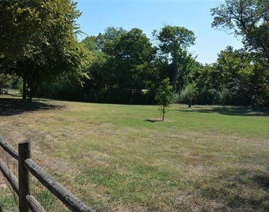 216 E Denton Drive - Photo Thumbnail 8