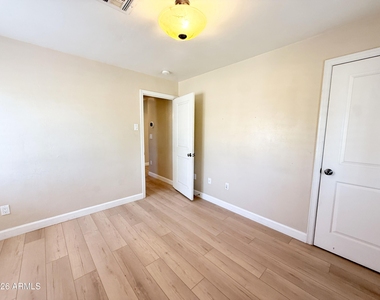 1326 W Palm Lane - Photo Thumbnail 17